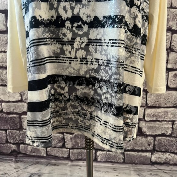 Chico's Zenergy 3/4 Sleeve Blouse Ivory, Black, Gray & Silver Size L - Picture 3 of 8